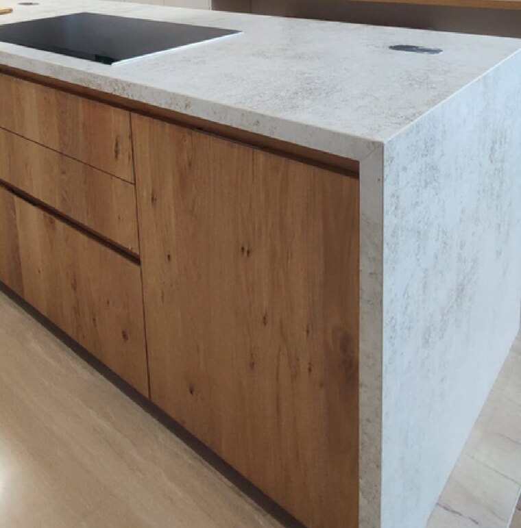 Salón elegante con diseño contemporáneo